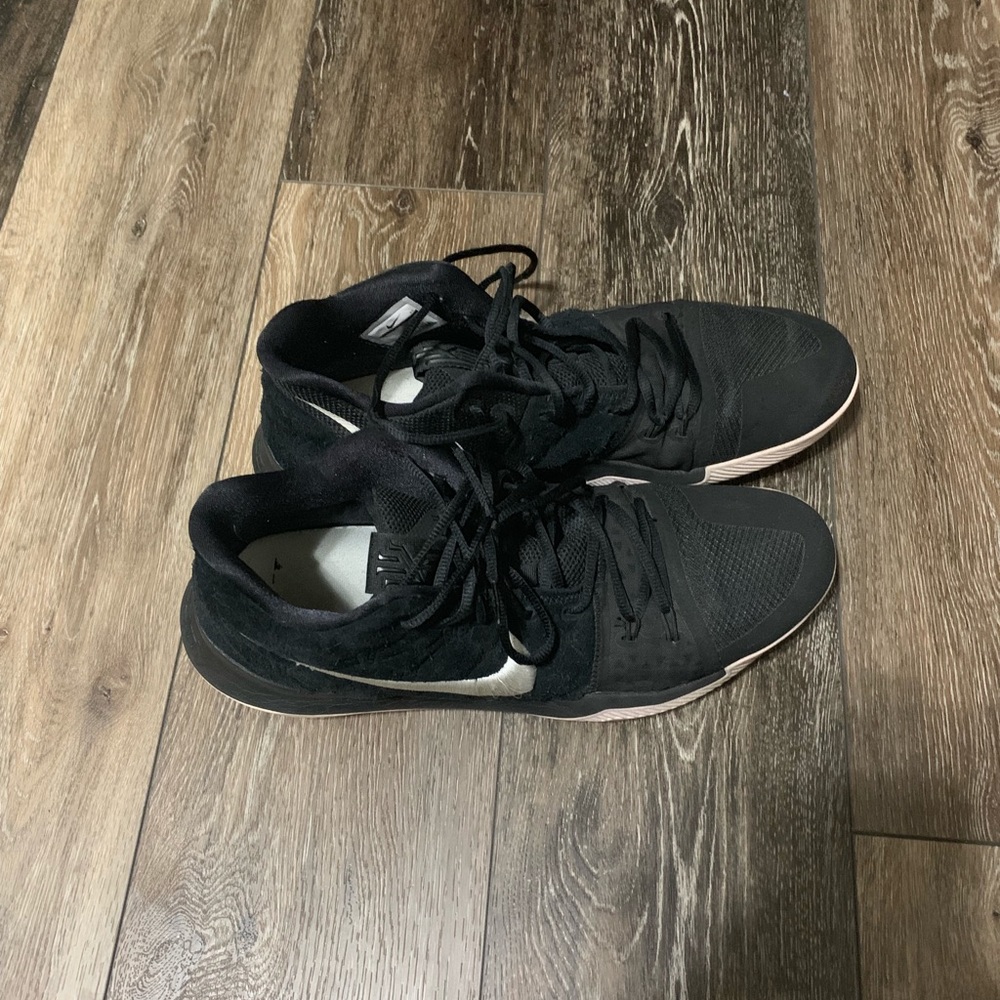 Kyrie 3 “black ice”